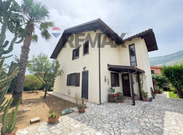 casa indipendente in vendita a Carini in zona Villagrazia di Carini