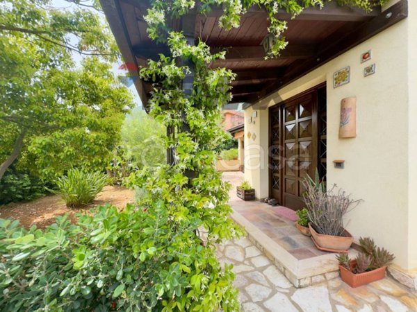 casa indipendente in vendita a Carini in zona Piraineto