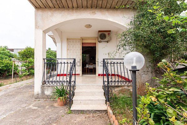 casa indipendente in vendita a Carini
