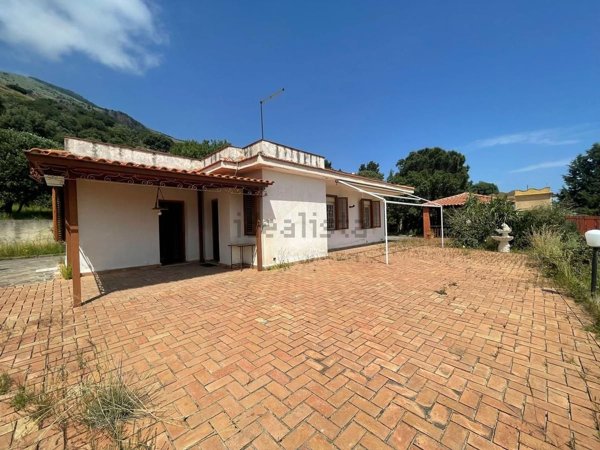 casa indipendente in vendita a Carini in zona Villagrazia di Carini