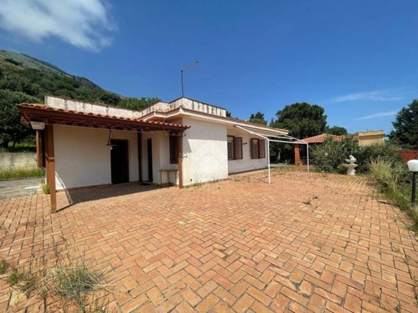 casa indipendente in vendita a Carini in zona Villagrazia di Carini