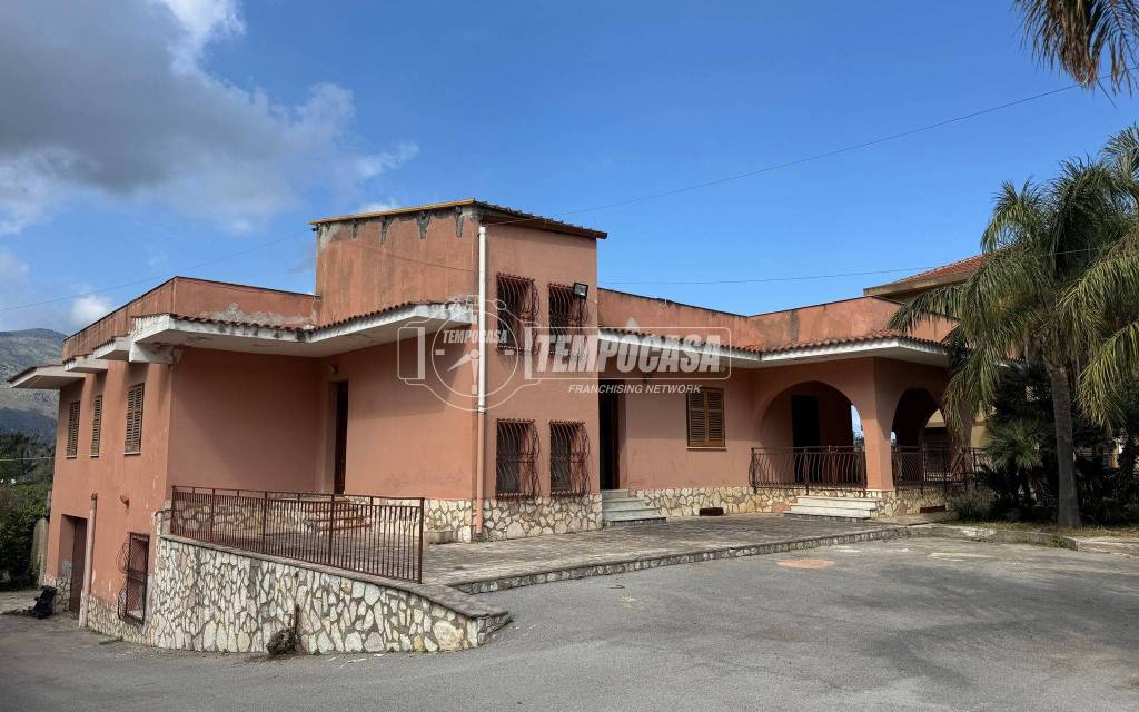 casa indipendente in vendita a Carini in zona Bivio Foresta