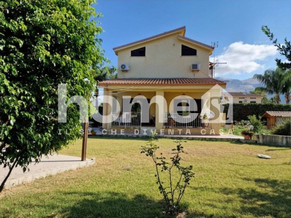casa indipendente in vendita a Carini