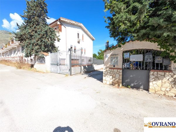 casa indipendente in vendita a Carini in zona Piraineto