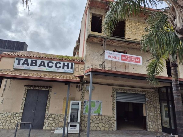 locale commerciale in vendita a Carini
