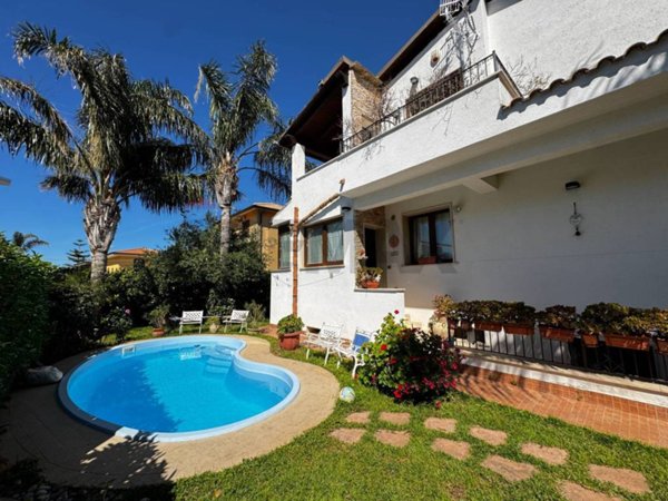 casa indipendente in vendita a Carini in zona Villagrazia di Carini