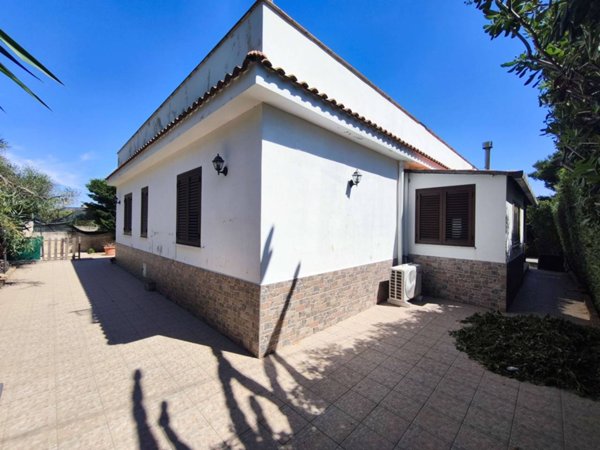 casa indipendente in vendita a Carini in zona Villagrazia di Carini