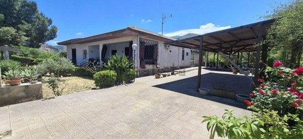 casa indipendente in vendita a Carini