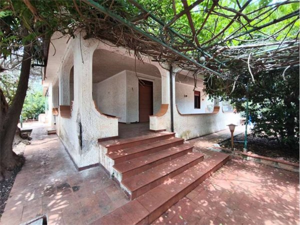 casa indipendente in vendita a Carini in zona Bivio Foresta