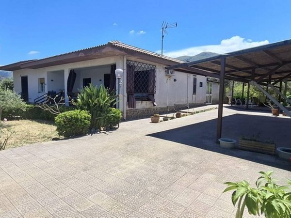 casa indipendente in vendita a Carini
