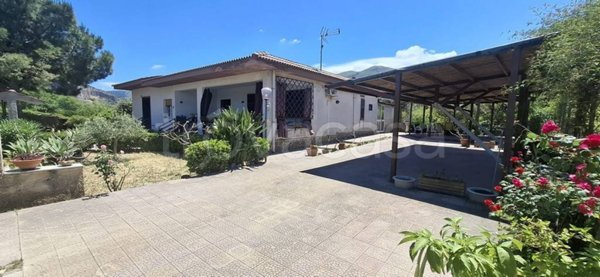 casa indipendente in vendita a Carini