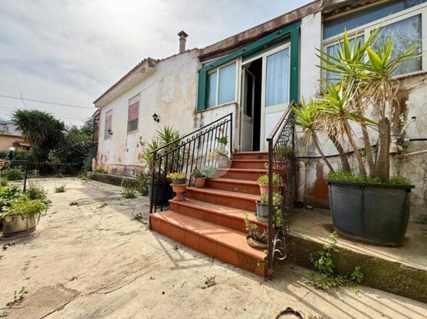 casa indipendente in vendita a Carini in zona Villagrazia di Carini