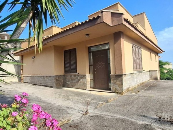 casa indipendente in vendita a Carini