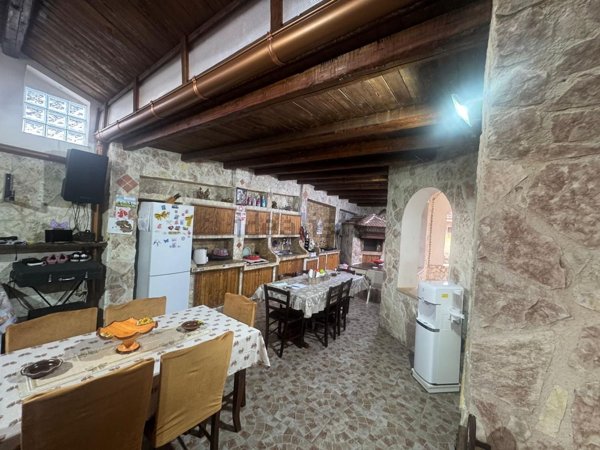casa indipendente in vendita a Carini in zona Piraineto
