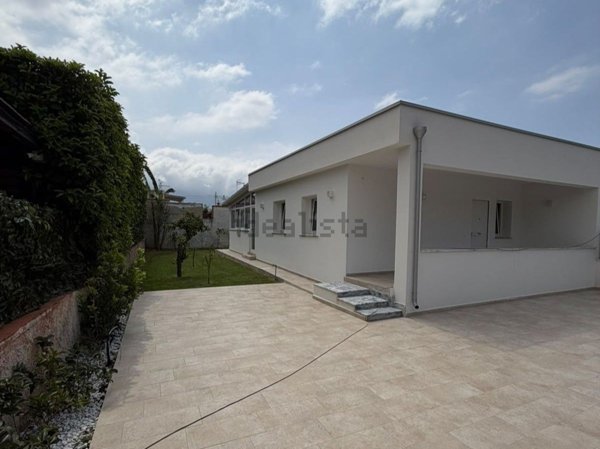 casa indipendente in vendita a Carini