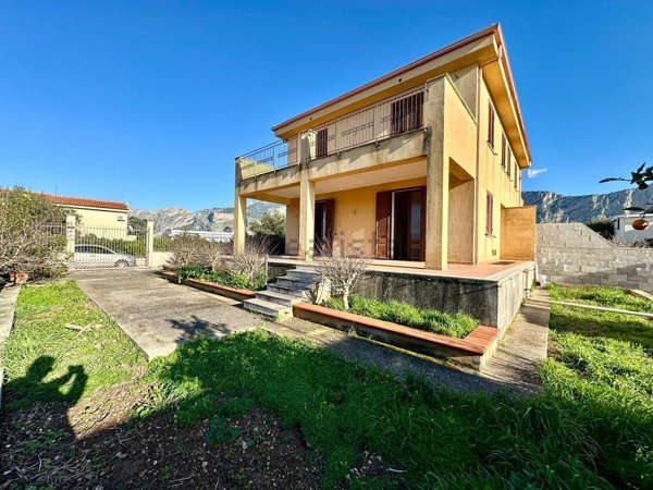 casa indipendente in vendita a Carini in zona Villagrazia di Carini