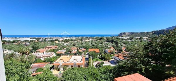 casa indipendente in vendita a Carini in zona Bivio Foresta