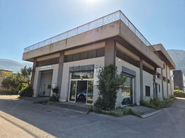 capannone in vendita a Carini in zona Villagrazia di Carini