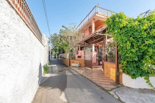 casa indipendente in vendita a Carini in zona Villagrazia di Carini