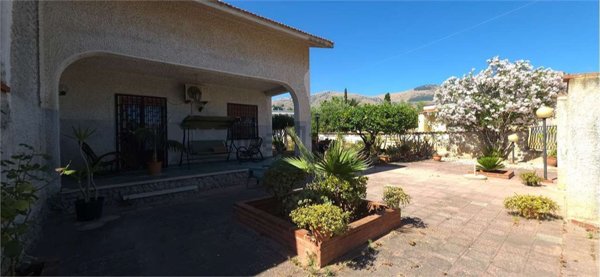 casa indipendente in vendita a Carini in zona Villagrazia di Carini
