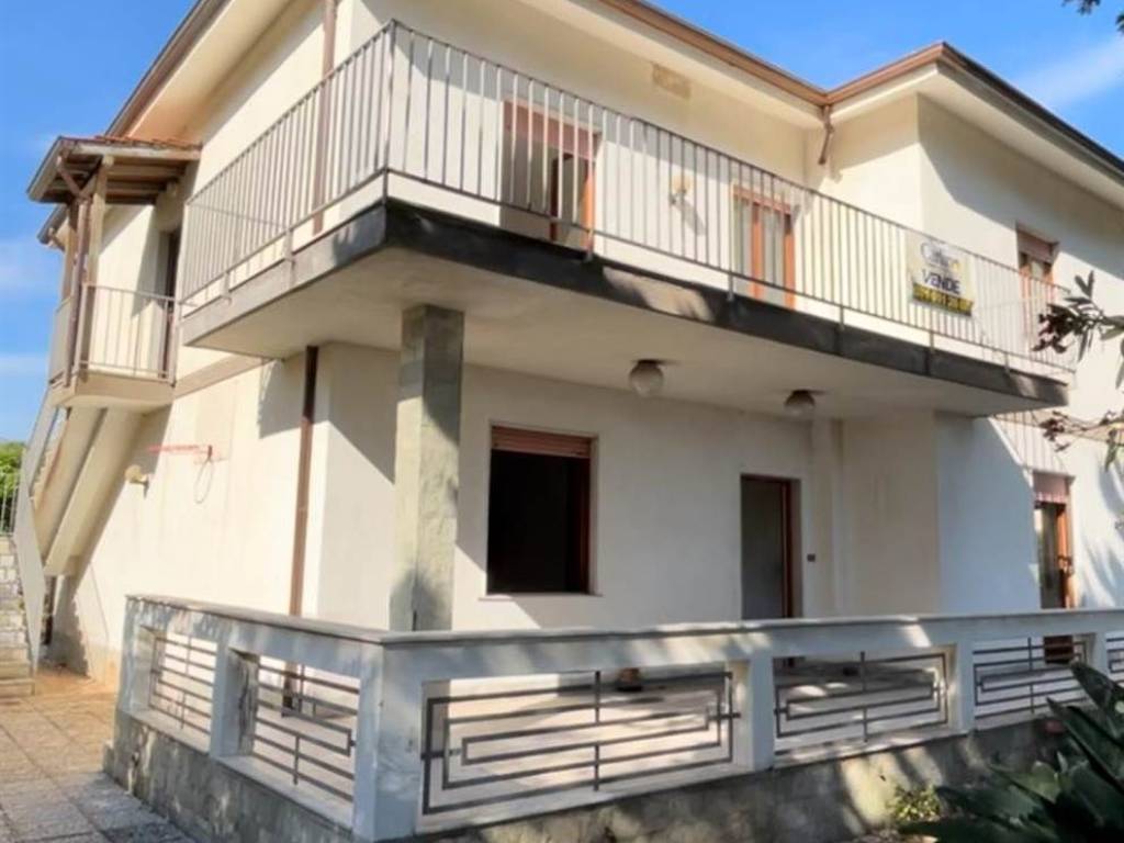 casa indipendente in vendita a Carini in zona Villagrazia di Carini
