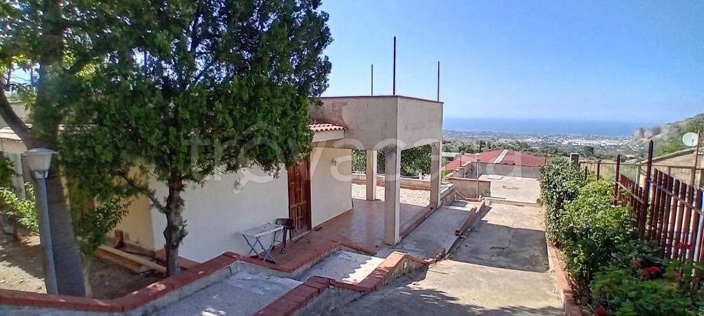 casa indipendente in vendita a Carini in zona Bivio Foresta