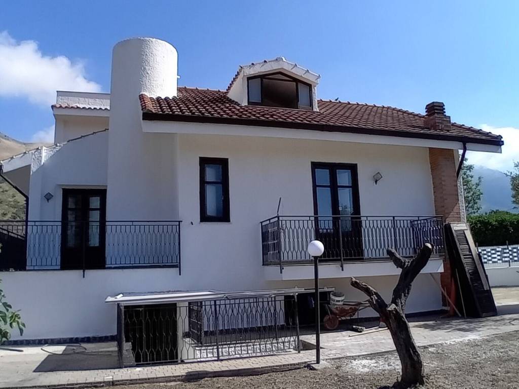 casa indipendente in vendita a Carini in zona Bivio Foresta