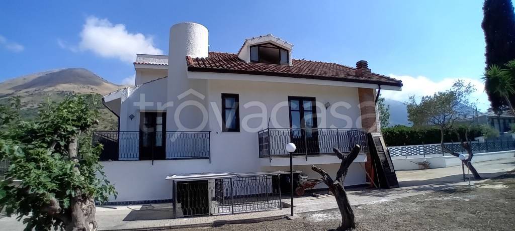casa indipendente in vendita a Carini in zona Bivio Foresta