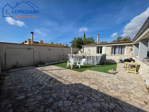 casa indipendente in vendita a Carini in zona Villagrazia di Carini