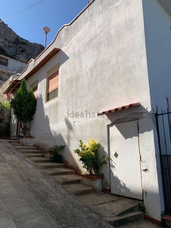 casa indipendente in vendita a Carini in zona Bivio Foresta
