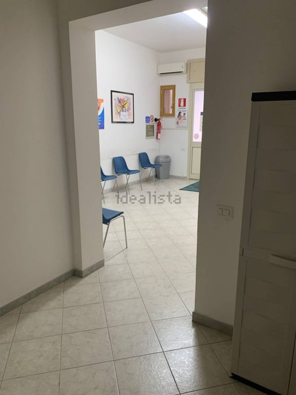 locale commerciale in vendita a Carini