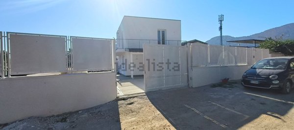 casa indipendente in vendita a Carini in zona Villagrazia di Carini