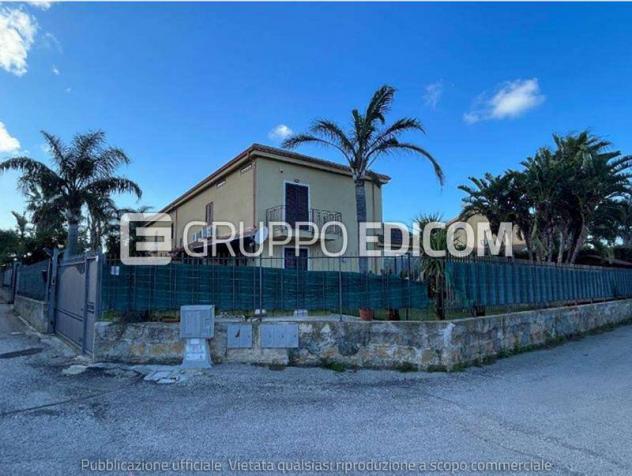 casa indipendente in vendita a Carini in zona Piraineto