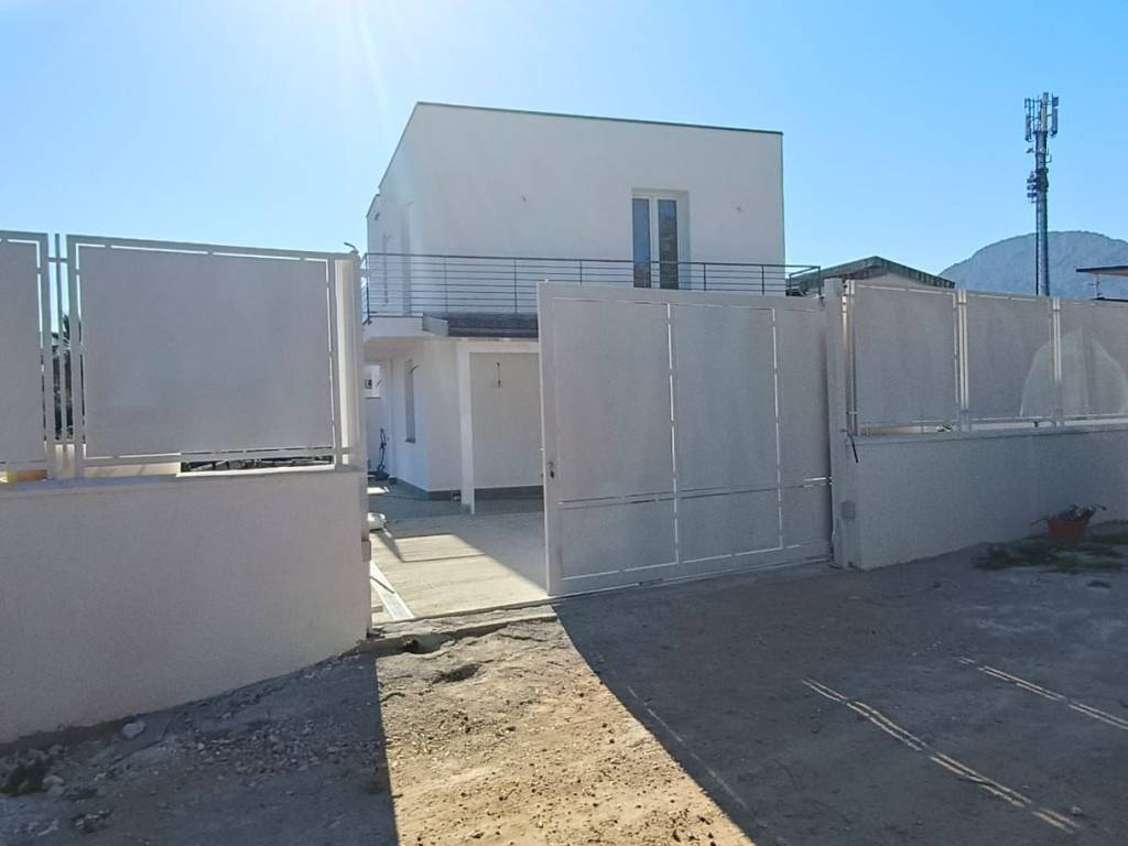 casa indipendente in vendita a Carini in zona Villagrazia di Carini