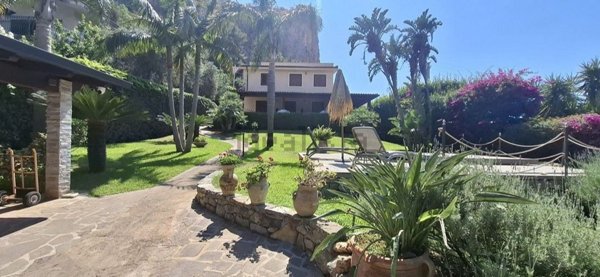 casa indipendente in vendita a Carini