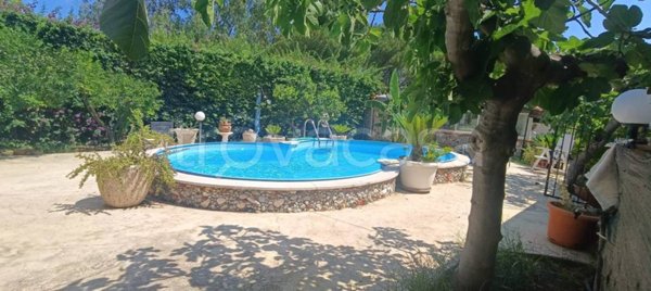 casa indipendente in vendita a Carini in zona Piraineto