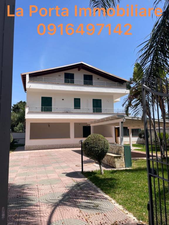 casa indipendente in vendita a Carini