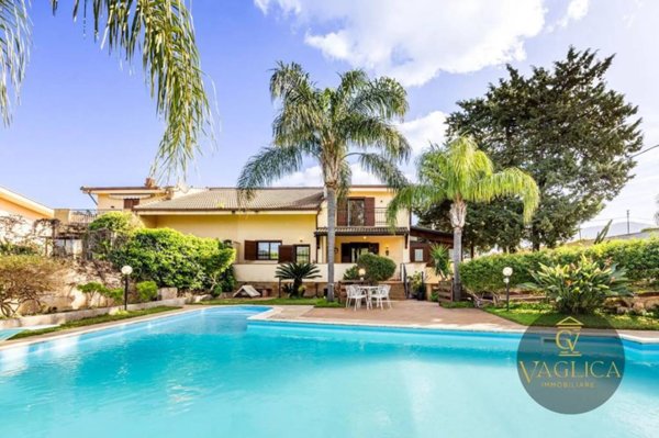 casa indipendente in vendita a Carini in zona Villagrazia di Carini