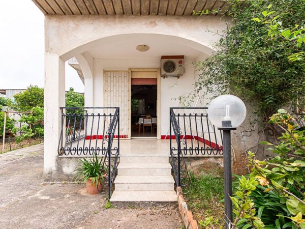 casa indipendente in vendita a Carini