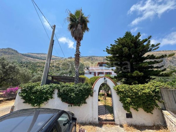 casa indipendente in vendita a Carini in zona Bivio Foresta