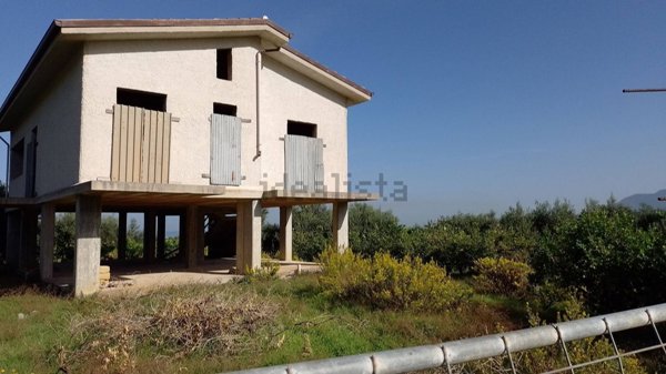 casa indipendente in vendita a Carini