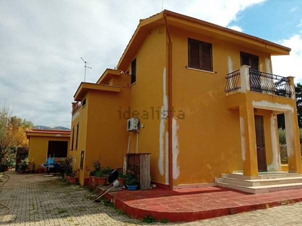 casa indipendente in vendita a Carini in zona Villagrazia di Carini