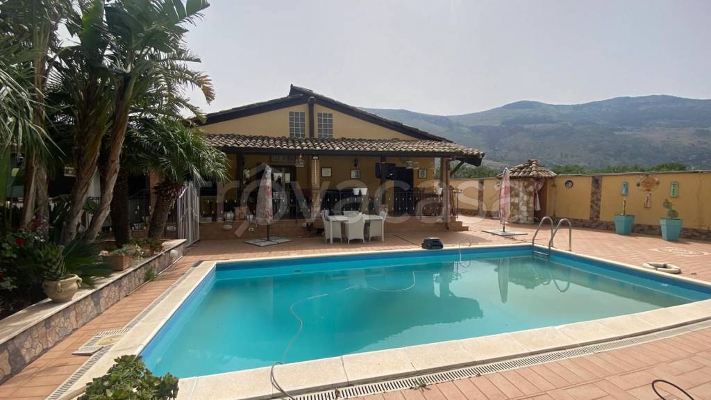 casa indipendente in vendita a Carini in zona Villagrazia di Carini