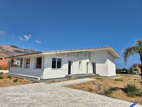casa indipendente in vendita a Carini in zona Bivio Foresta