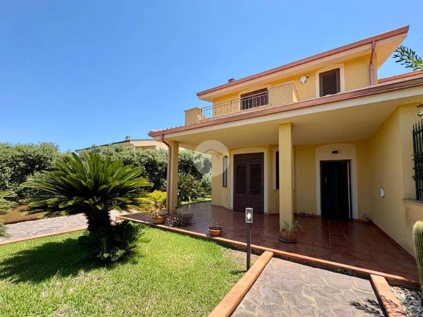 casa indipendente in vendita a Carini in zona Piraineto