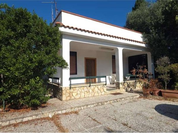 casa indipendente in vendita a Carini