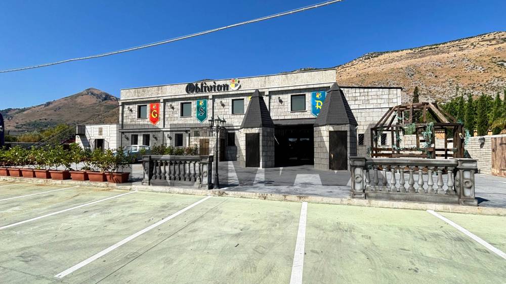 locale commerciale in vendita a Carini