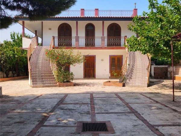 casa indipendente in vendita a Carini in zona Piraineto