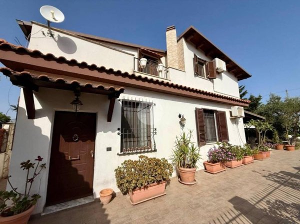 casa indipendente in vendita a Carini in zona Bivio Foresta