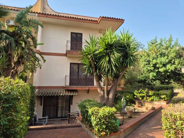 casa indipendente in vendita a Carini